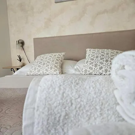 Dimora Sole Del Sud B&B 우겐토